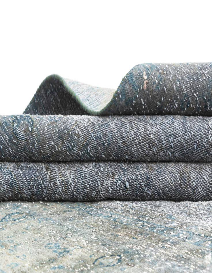 Detail image of  6' 10 x 9' Vintage Royal Rug