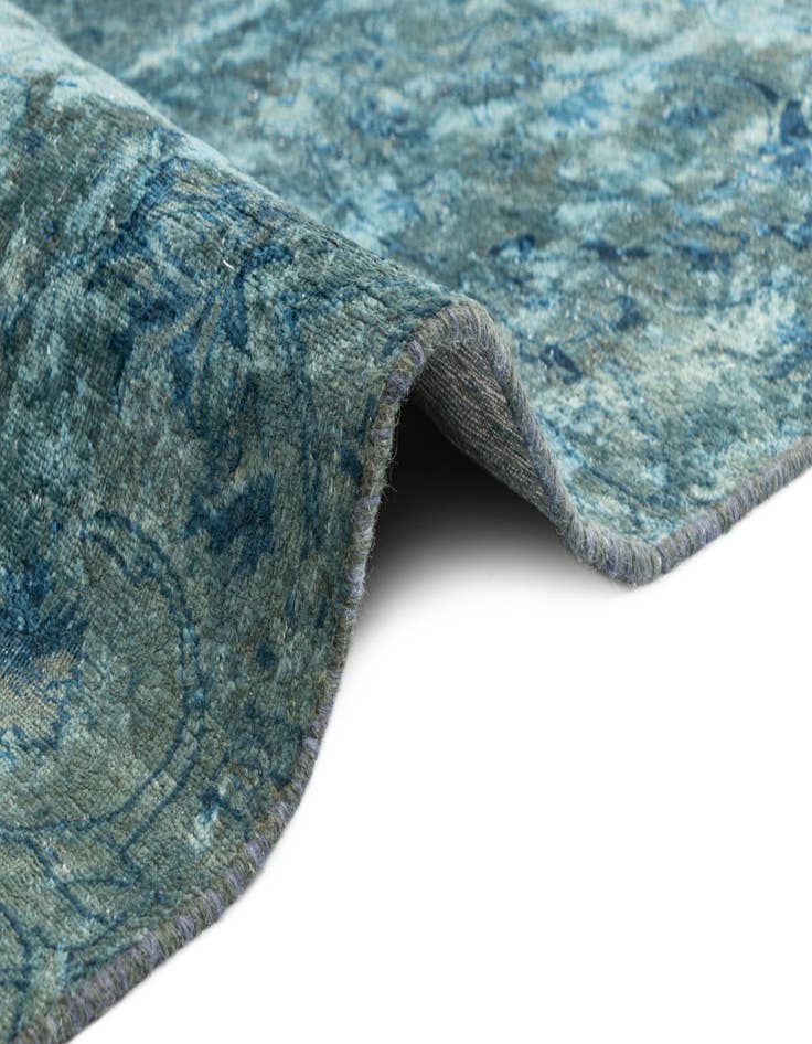 Detail image of  6' 4 x 6' 7 Vintage Royal Rug