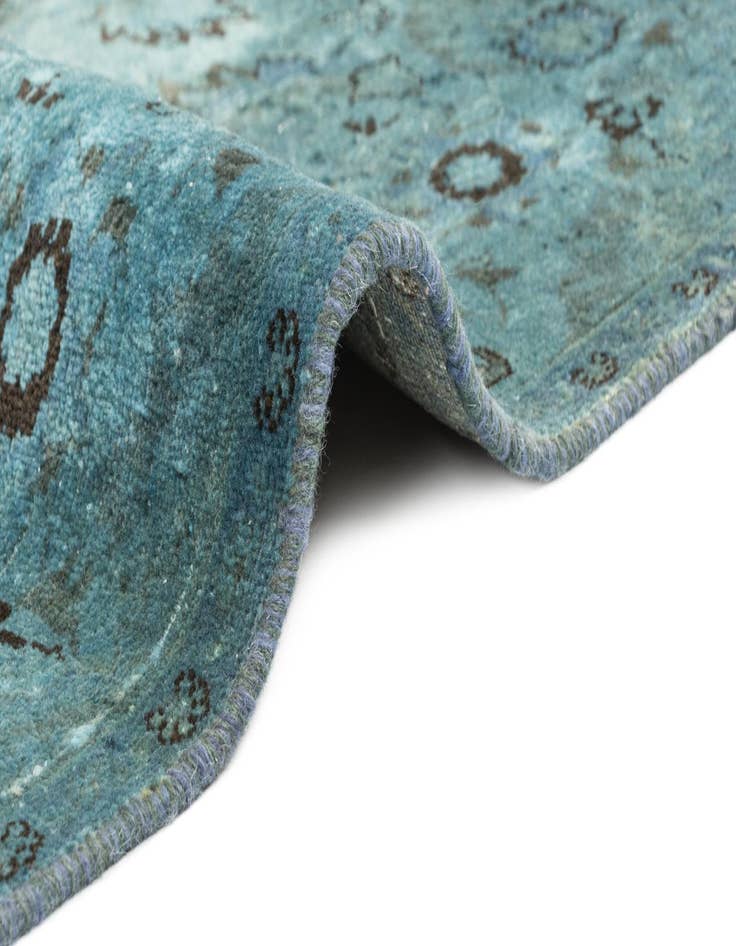 Detail image of  6' 7 x 9' 9 Vintage Royal Rug