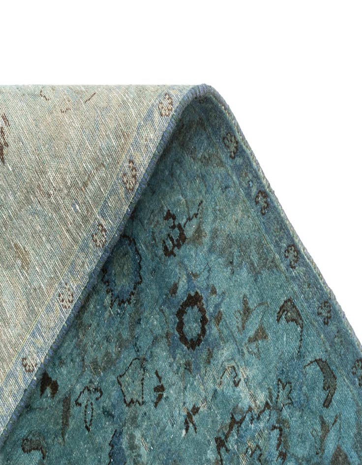 Detail image of  6' 7 x 9' 9 Vintage Royal Rug