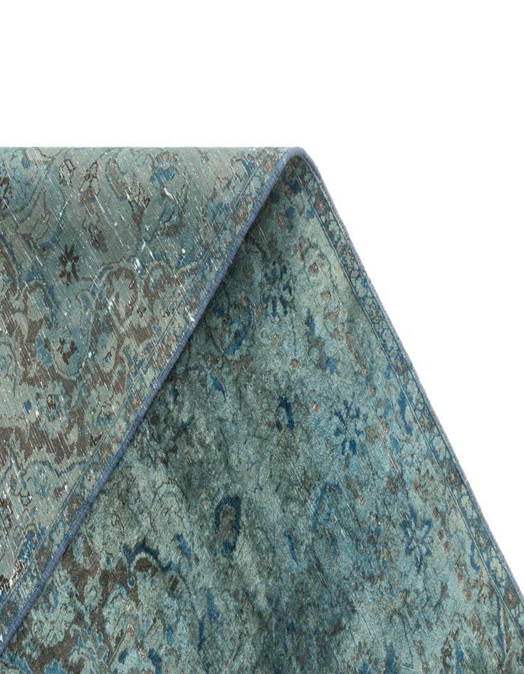 Detail image of  6' 7 x 8' 7 Vintage Royal Rug