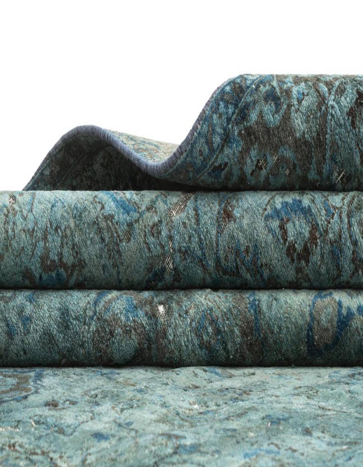 Detail image of  6' 7 x 8' 7 Vintage Royal Rug