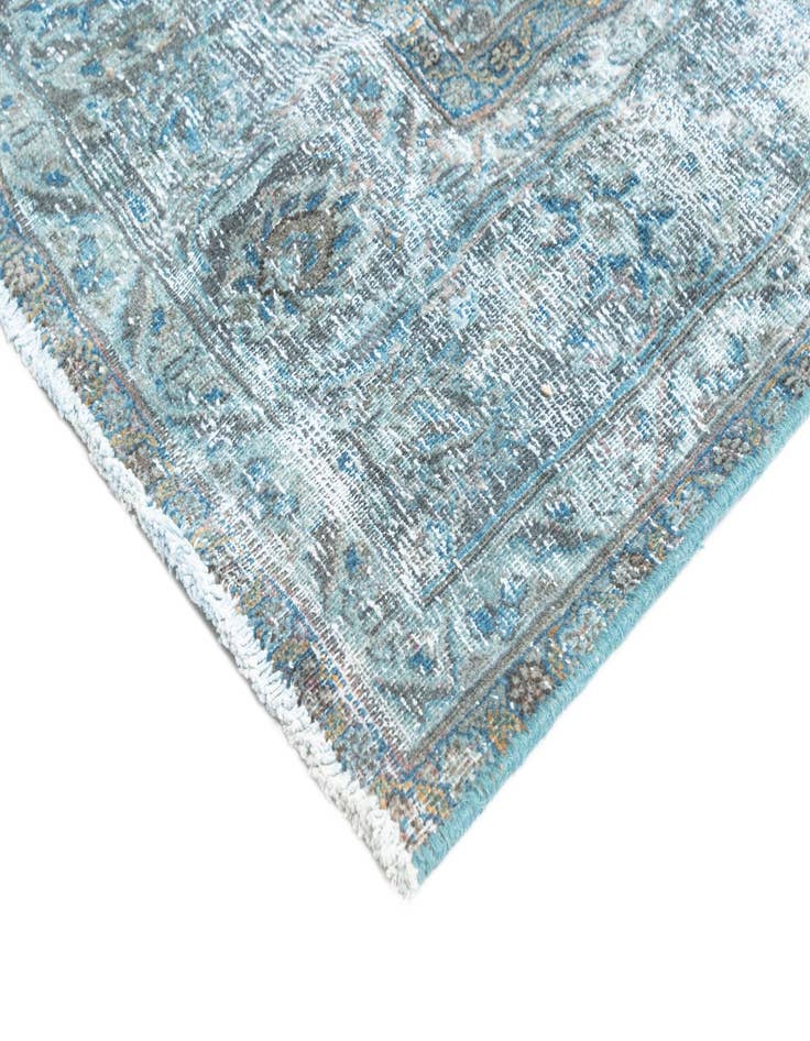 Detail image of  6' x 10' 3 Vintage Royal Rug