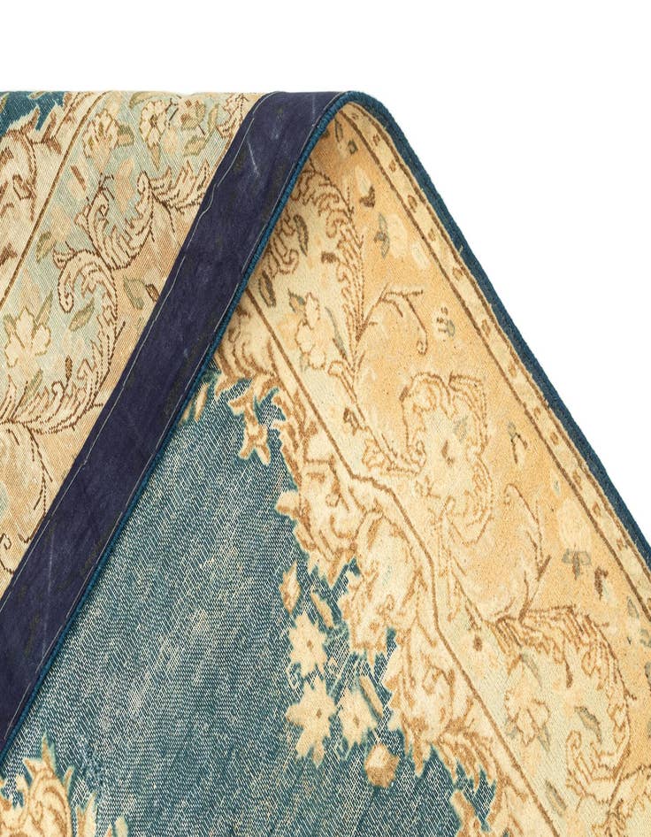 Detail image of  4' 8 x 7' 11 Vintage Royal Rug