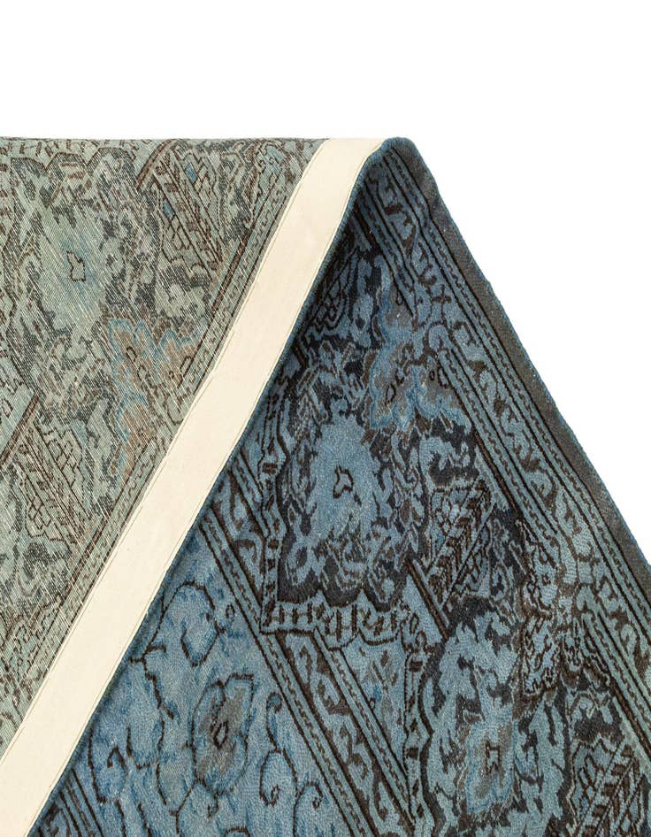 Detail image of  8' 9 x 11' 9 Vintage Royal Rug