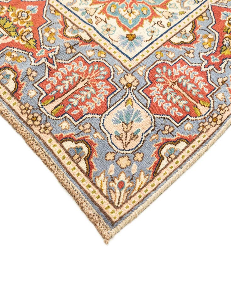 Detail image of  6' 7 x 9' 9 Vintage Royal Rug