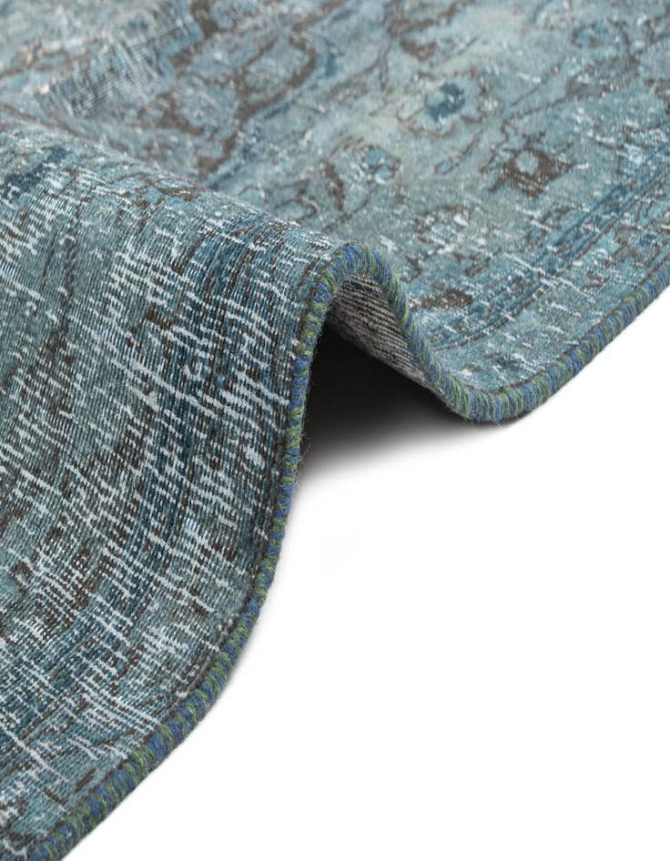 Detail image of  5' 11 x 9' 1 Vintage Rug