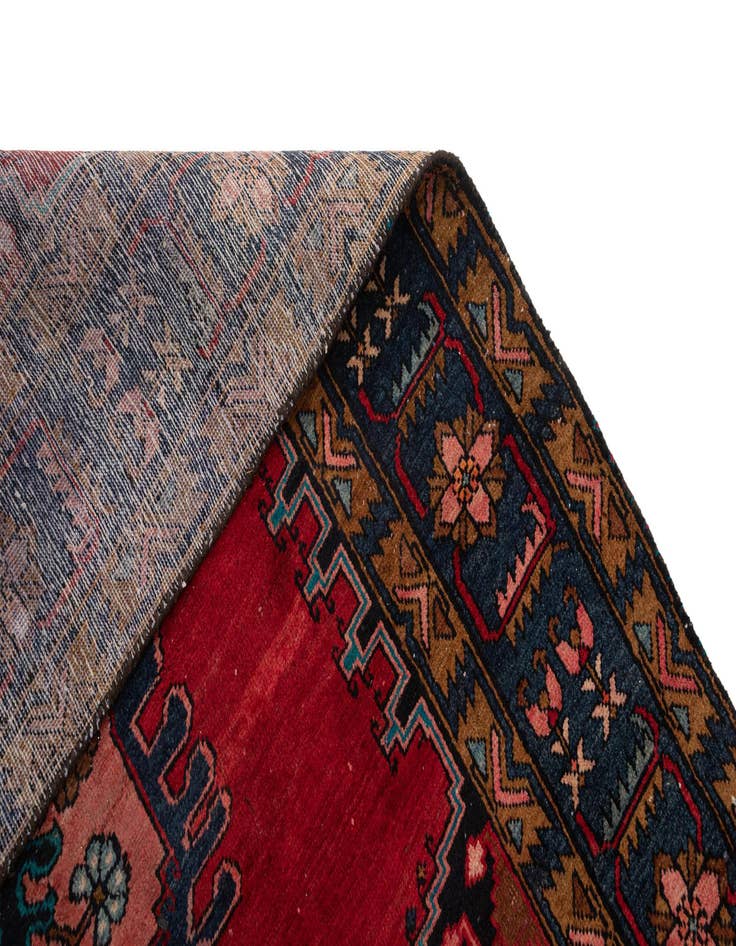 Detail image of  7' x 9' 11 Viss Wool Rug