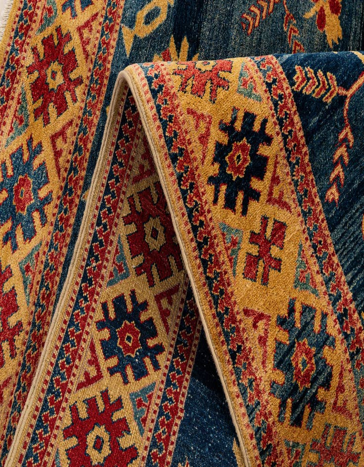 Detail image of  5' 1 x 6' 4  Hand Knotted Ziegler Wool Rug