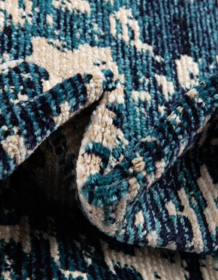 Detail image of  4' x 4' Amulet Round Rug