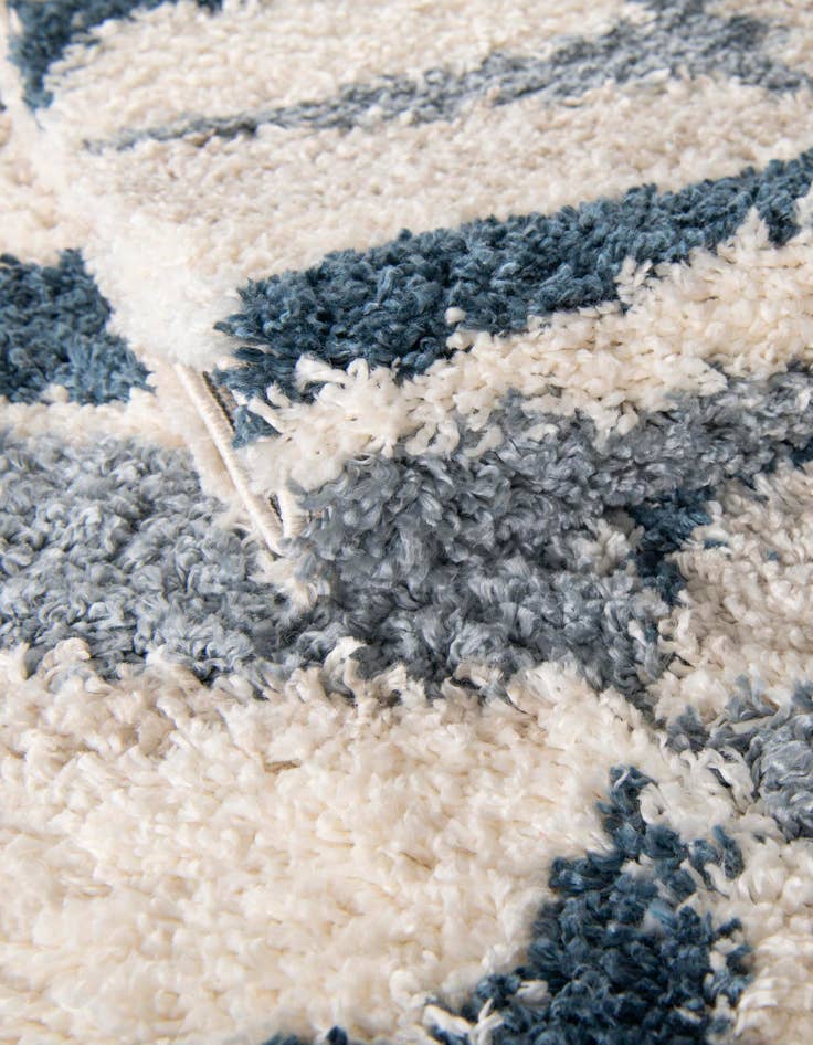Detail image of  3' 3 x 3' 3 Athena Shag Round Rug