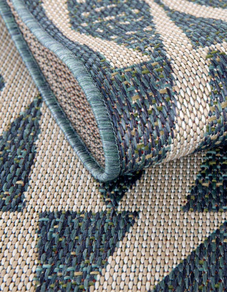 Detail image of  3' 3 x 3' 3  Washable Baja Indoor / Outdoor Round Rug