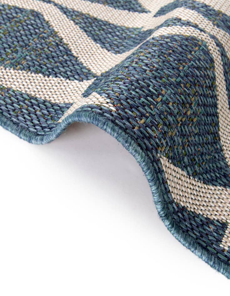 Detail image of  3' 3 x 3' 3  Washable Baja Indoor / Outdoor Round Rug