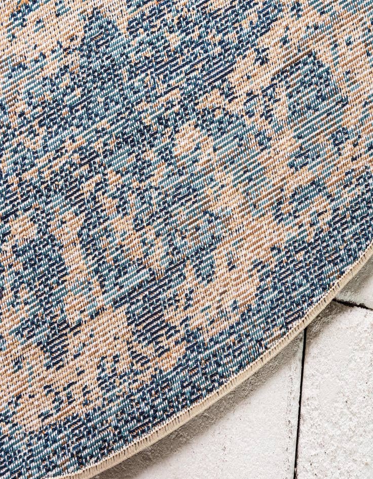 Detail image of 4' 5 x 4' 5 Charlestown Round Rug