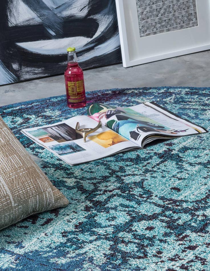 Detail image of  3' 3 x 3' 3  Washable Fleur Round Rug