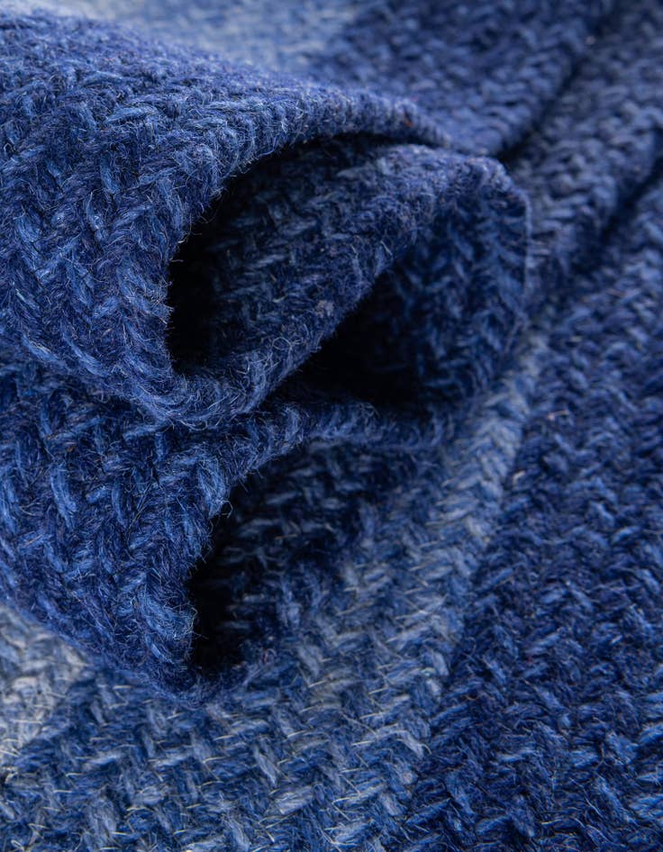 Detail image of  3' 1 x 3' 1  Hand Hand Braided Wool Round Rug