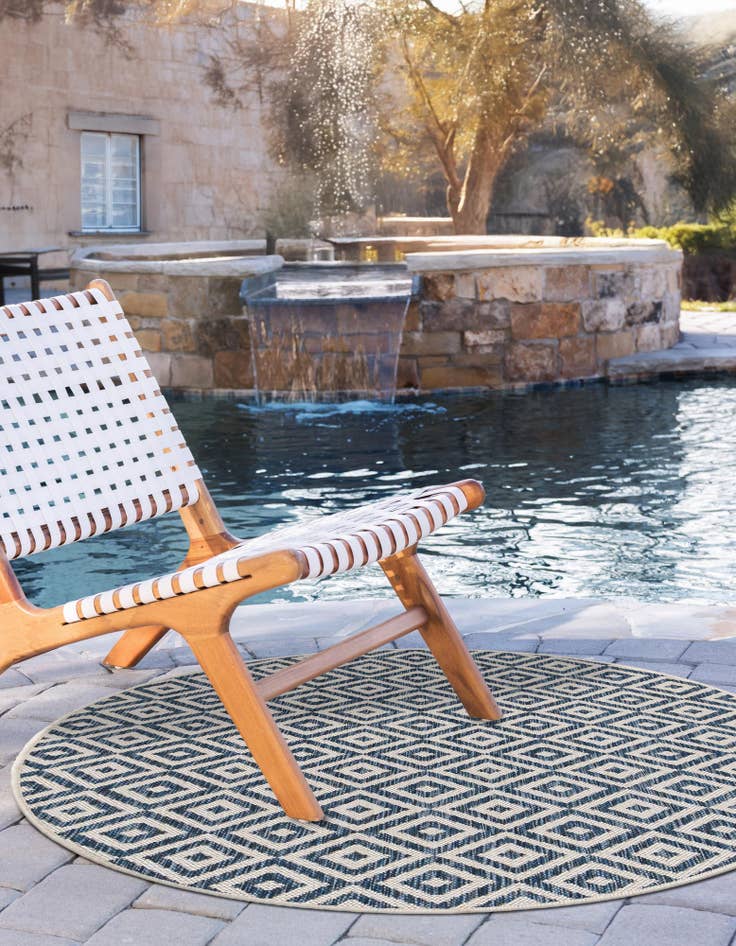 Detail image of  6' 7 x 6' 7  Washable Jill Zarin Costa Rica Indoor / Outdoor Round Rug