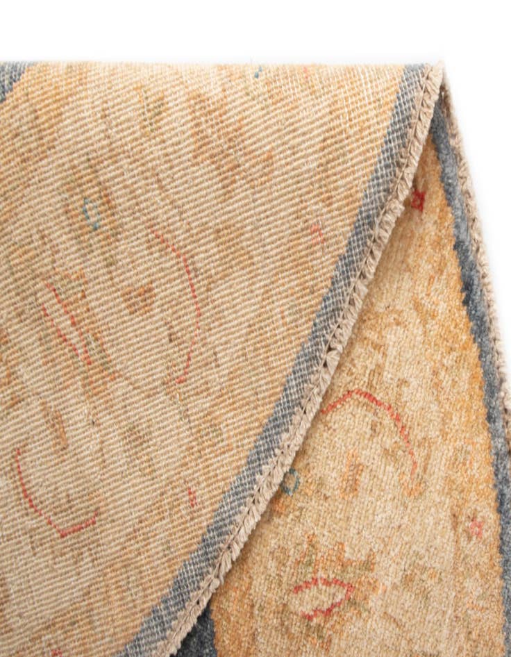 Detail image of  4' 10 x 4' 11 Kaizar Wool Round Rug