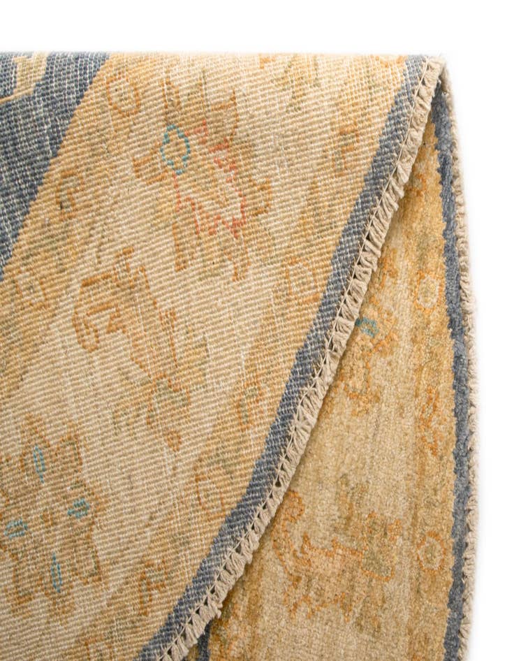 Detail image of  4' 11 x 4' 11 Kaizar Wool Round Rug