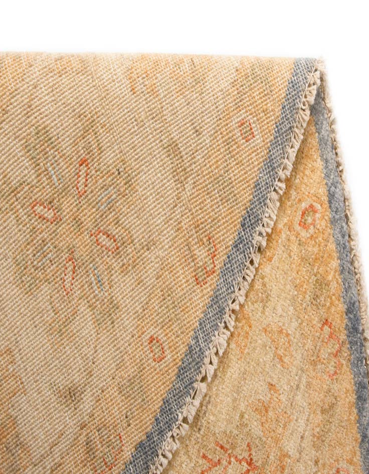 Detail image of  6' 7 x 6' 7 Kaizar Wool Round Rug