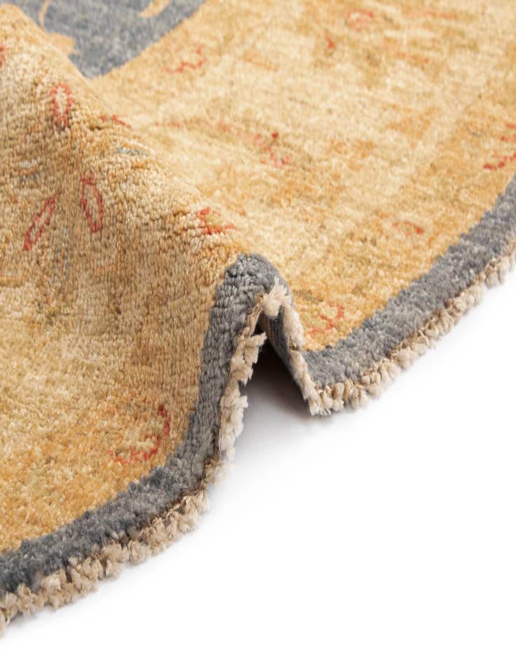 Detail image of  6' 7 x 6' 7 Kaizar Wool Round Rug