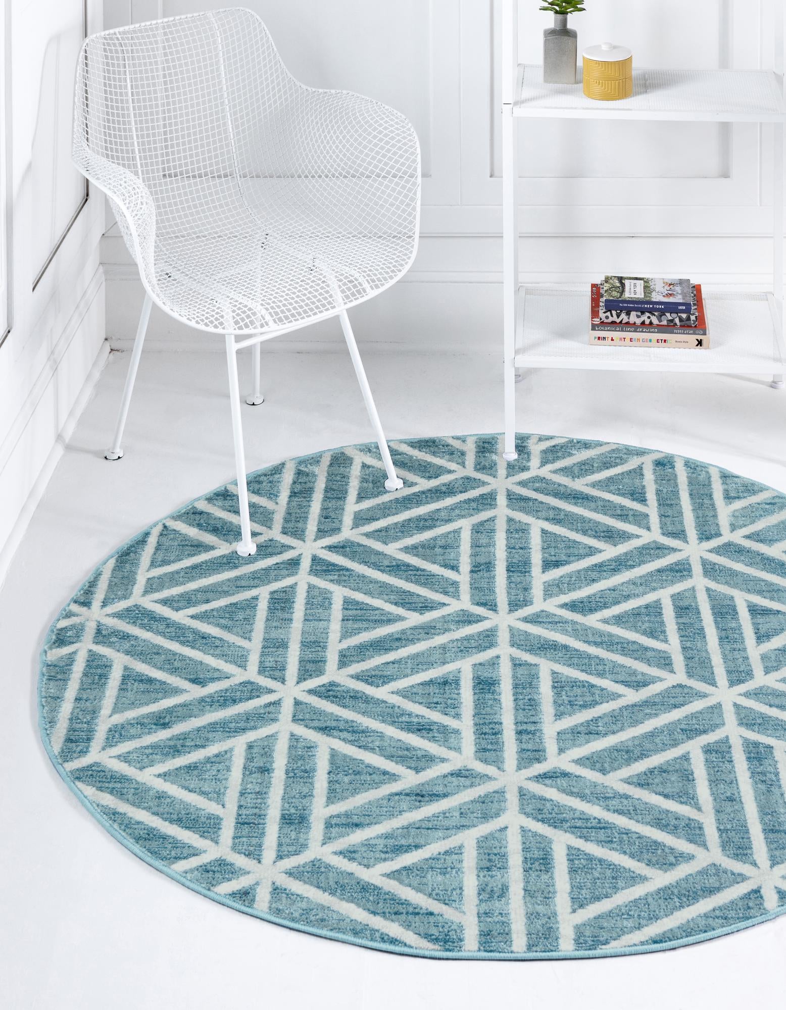 White 8' x 8' Lattice Trellis Round Rug