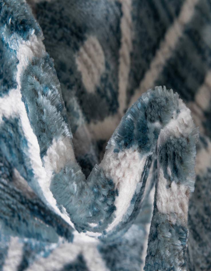 Detail image of  8' x 8' Lattice Trellis Round Rug