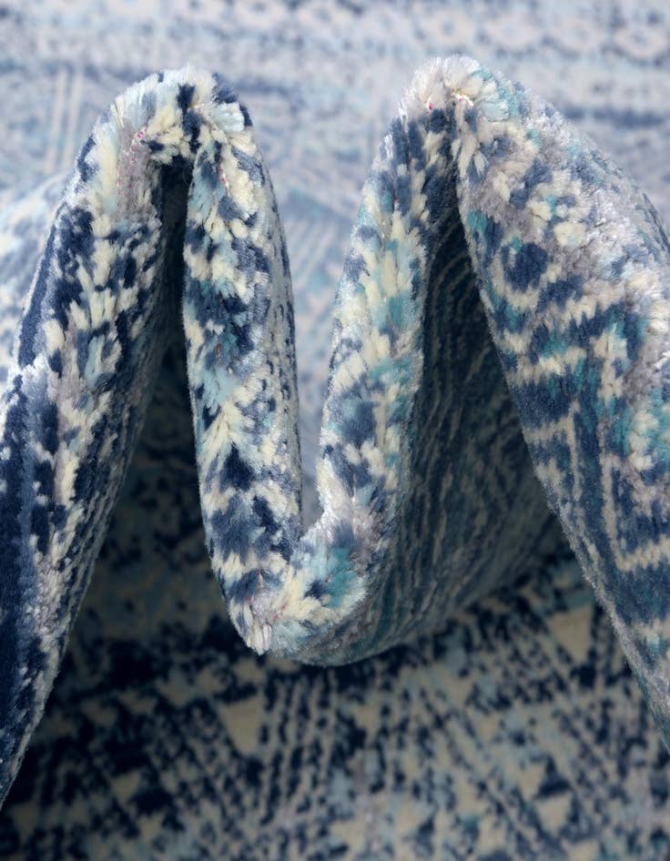 Detail image of  3' 7 x 3' 7 Malibu Round Rug