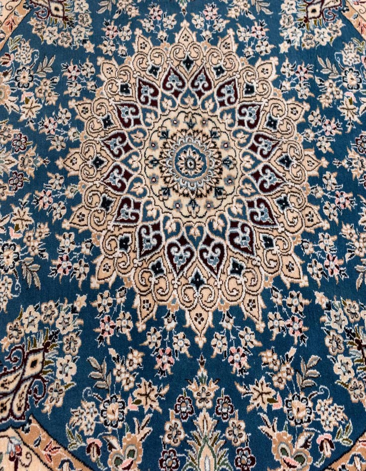 Detail image of  4' 11 x 4' 11 Nain Round Rug