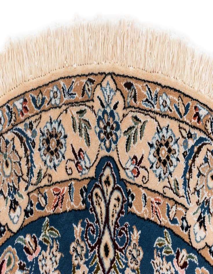 Detail image of  4' 11 x 4' 11 Nain Round Rug