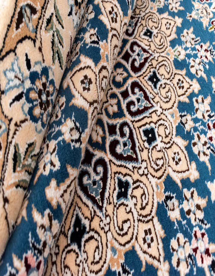 Detail image of  4' 11 x 4' 11 Nain Round Rug