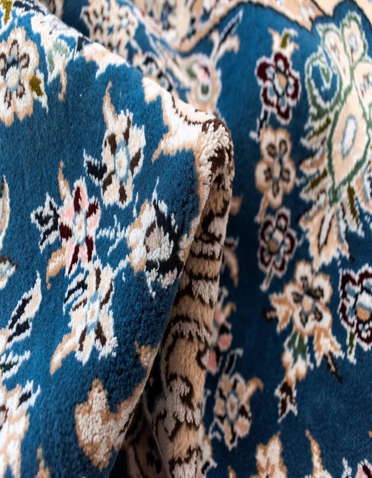 Detail image of  4' 11 x 4' 11 Nain Round Rug