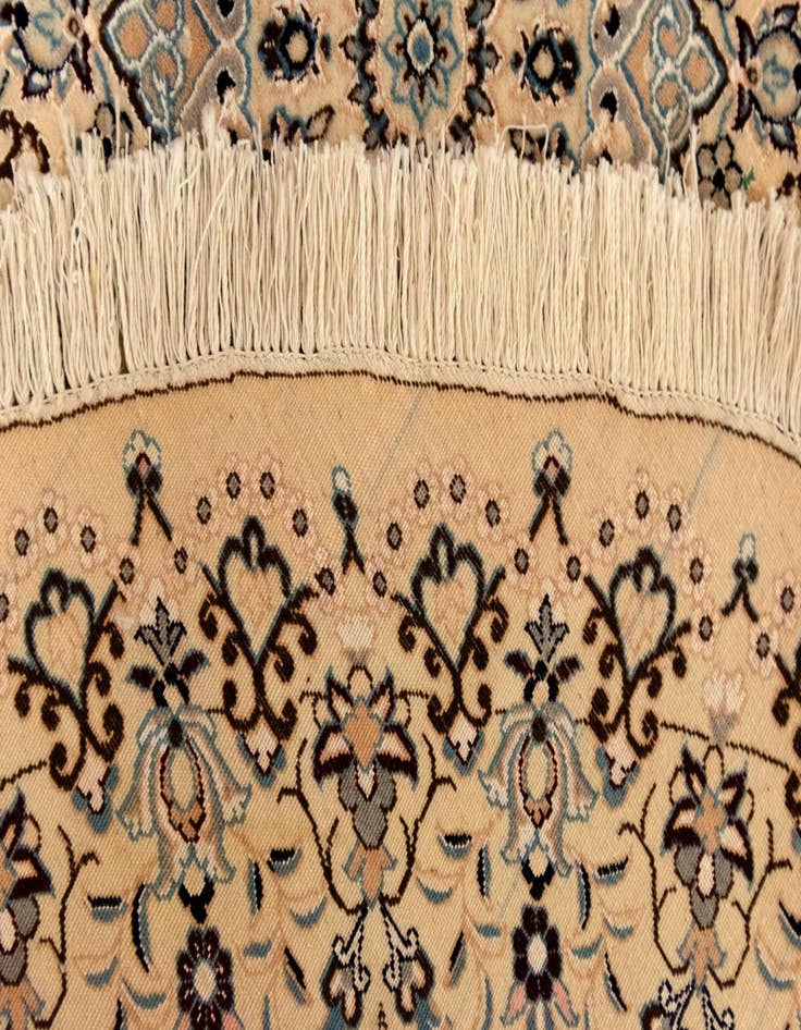Detail image of  5' 1 x 5' 2 Nain Round Rug