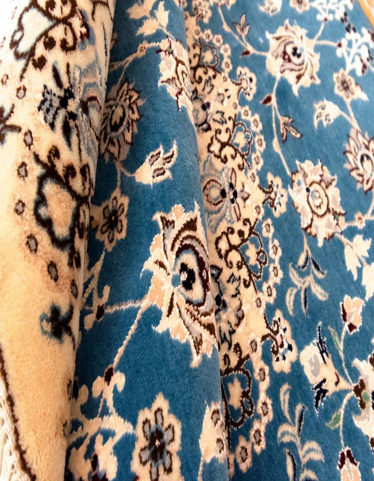 Detail image of  5' 1 x 5' 2 Nain Round Rug