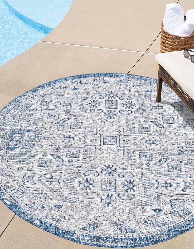 Detail image of  3' x 3'  Washable Aztec Indoor / Outdoor Round Rug