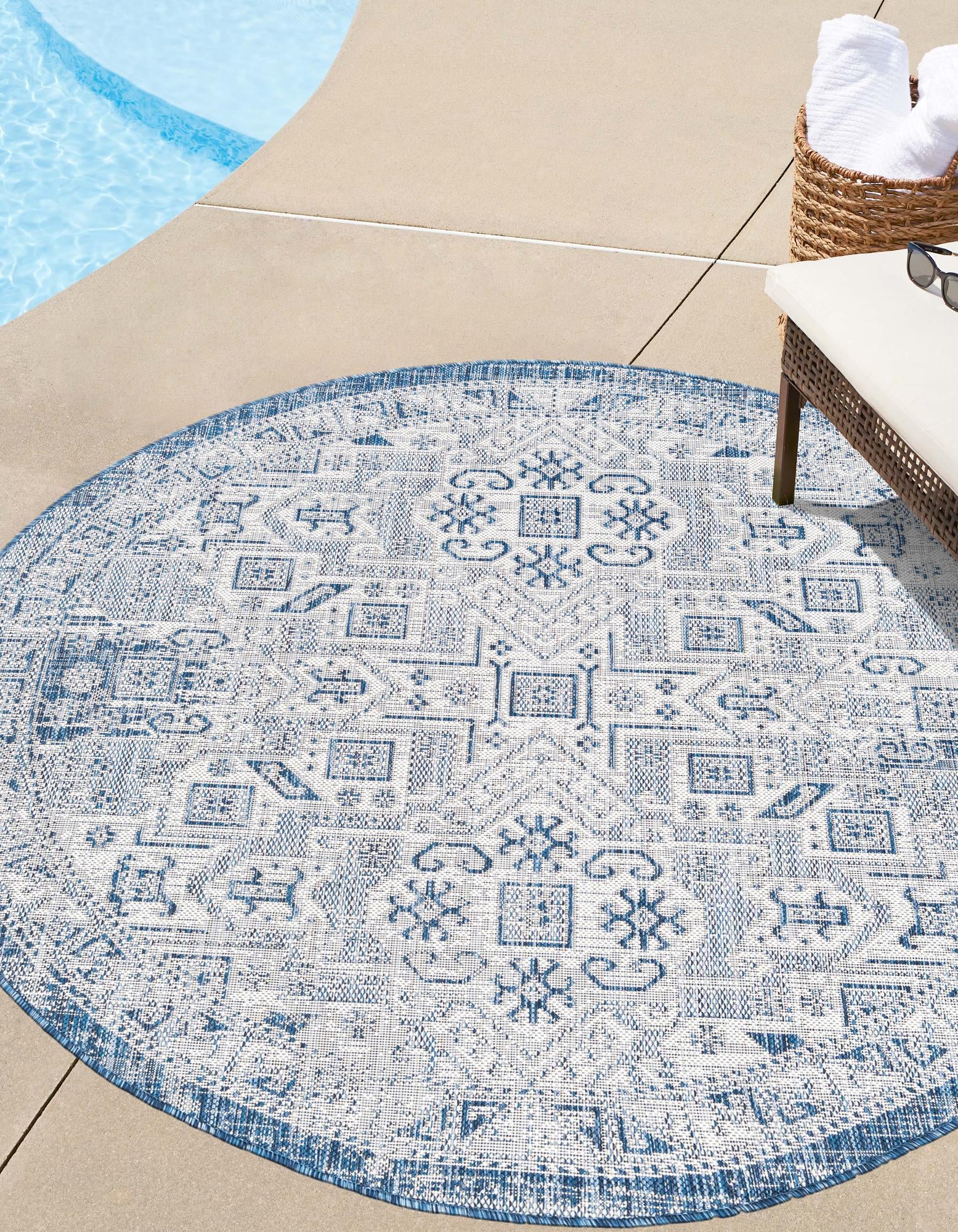 Blue 7' 10 x 7' 10 Aztec Indoor / Outdoor Round Rug | Rugs.com