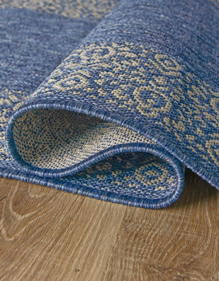 Detail image of 4' x 4' Washable Border Indoor / Outdoor Round Rug
