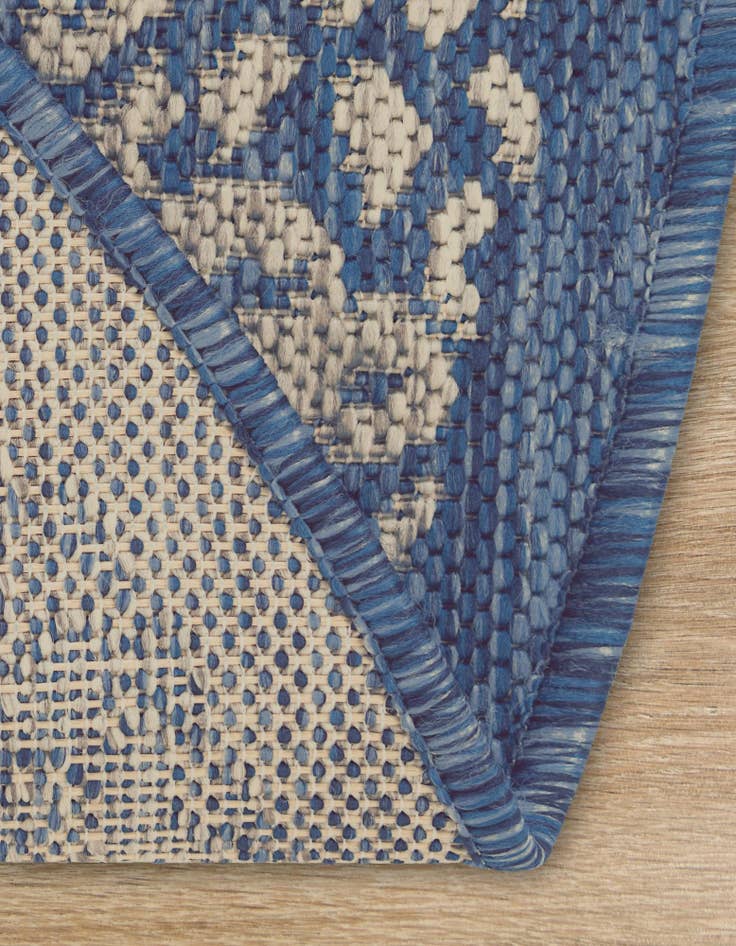 Detail image of 4' x 4' Washable Border Indoor / Outdoor Round Rug