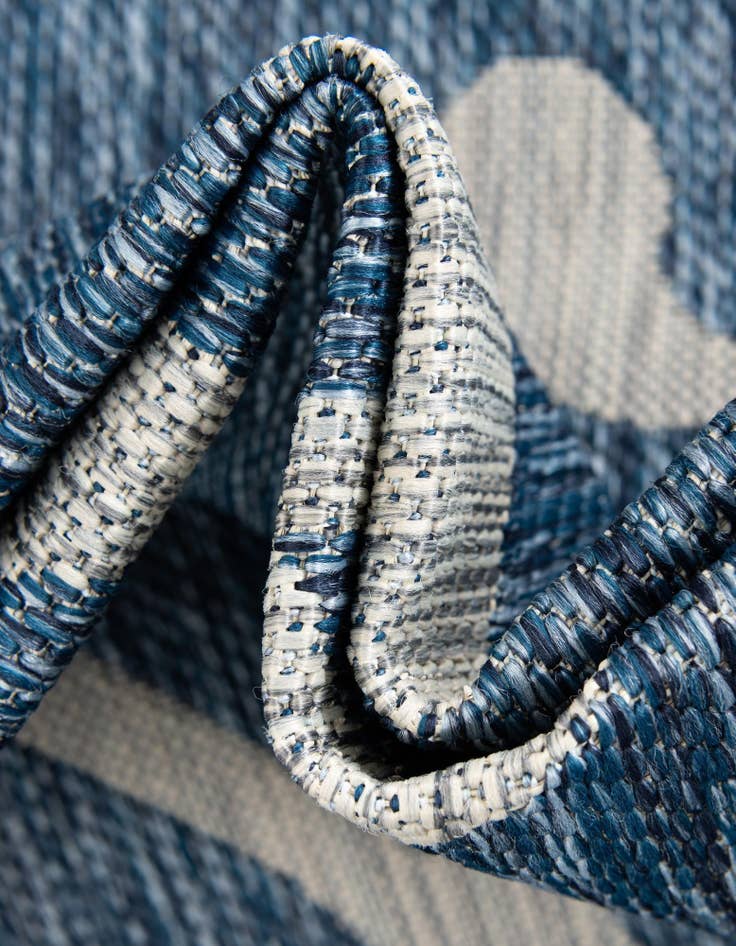 Detail image of  13' x 13'  Washable Botanical Indoor / Outdoor Round Rug