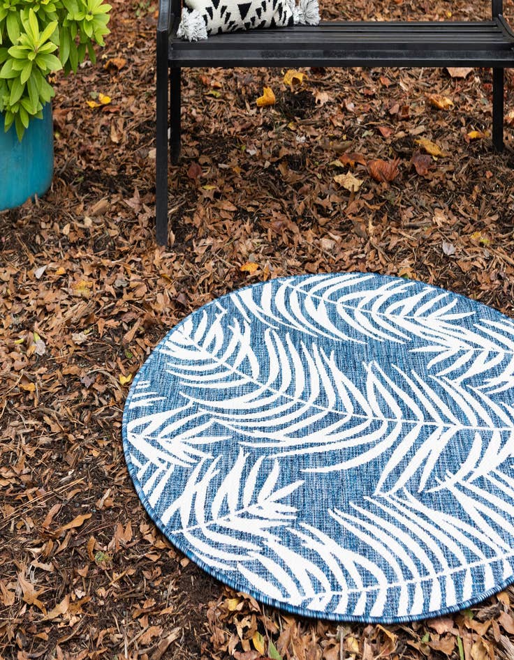 Detail image of  13' x 13'  Washable Botanical Indoor / Outdoor Round Rug