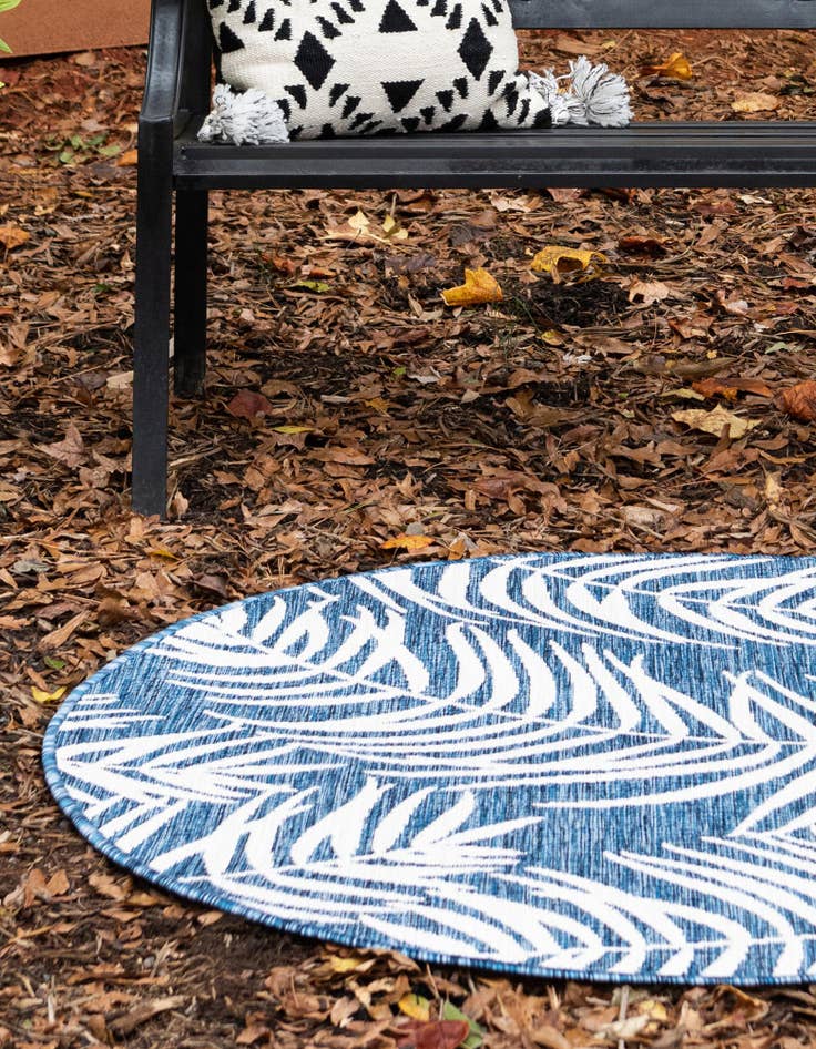 Detail image of  13' x 13'  Washable Botanical Indoor / Outdoor Round Rug