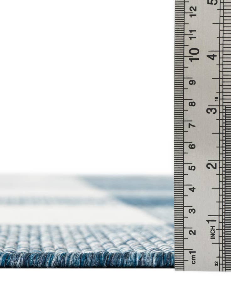 Detail image of  7' 10 x 7' 10  Washable Checkered Indoor / Outdoor Round Rug