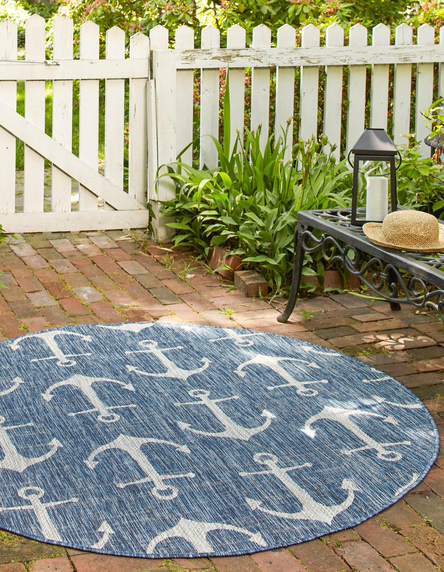 Blue 7' 10 x 7' 10 Coastal Indoor / Outdoor Round Rug | Rugs.com