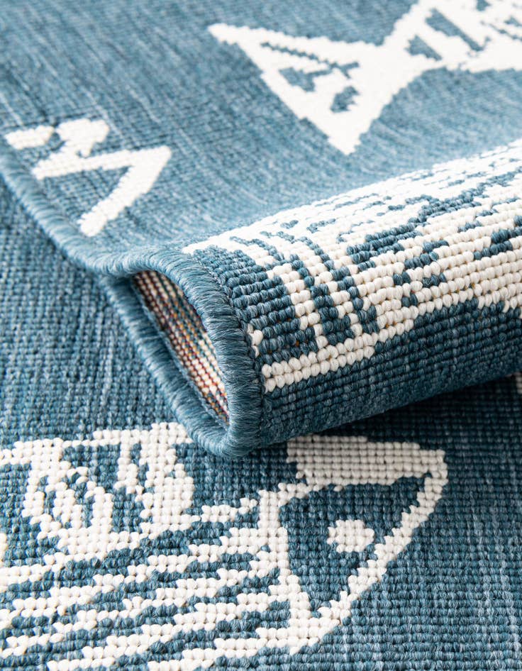 Detail image of  4' x 4'  Washable Coastal Indoor / Outdoor Round Rug