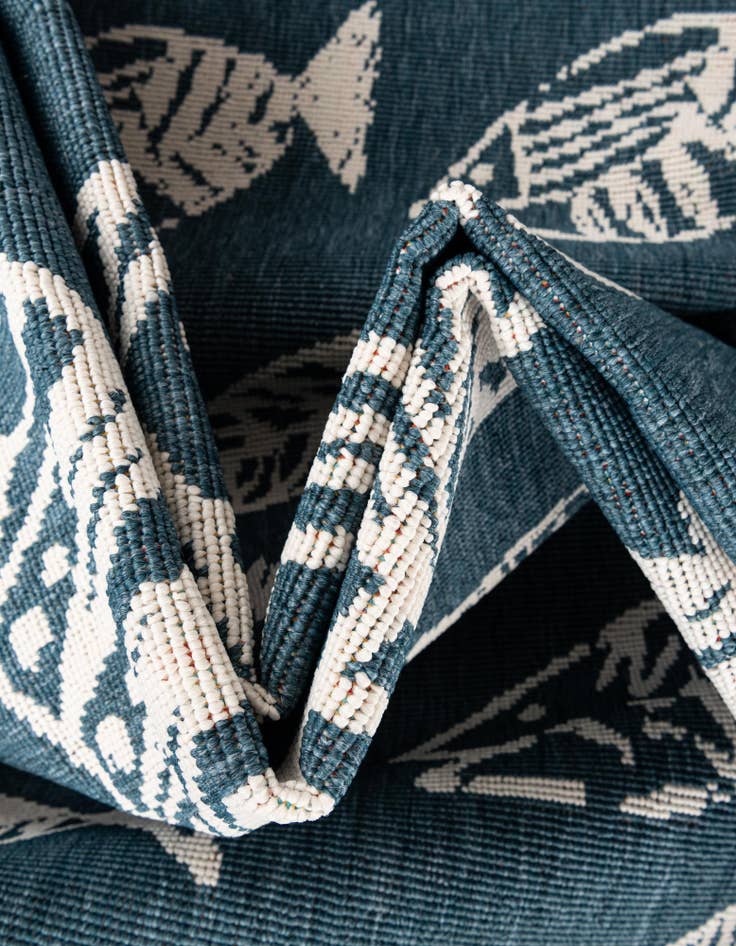 Detail image of  4' x 4'  Washable Coastal Indoor / Outdoor Round Rug