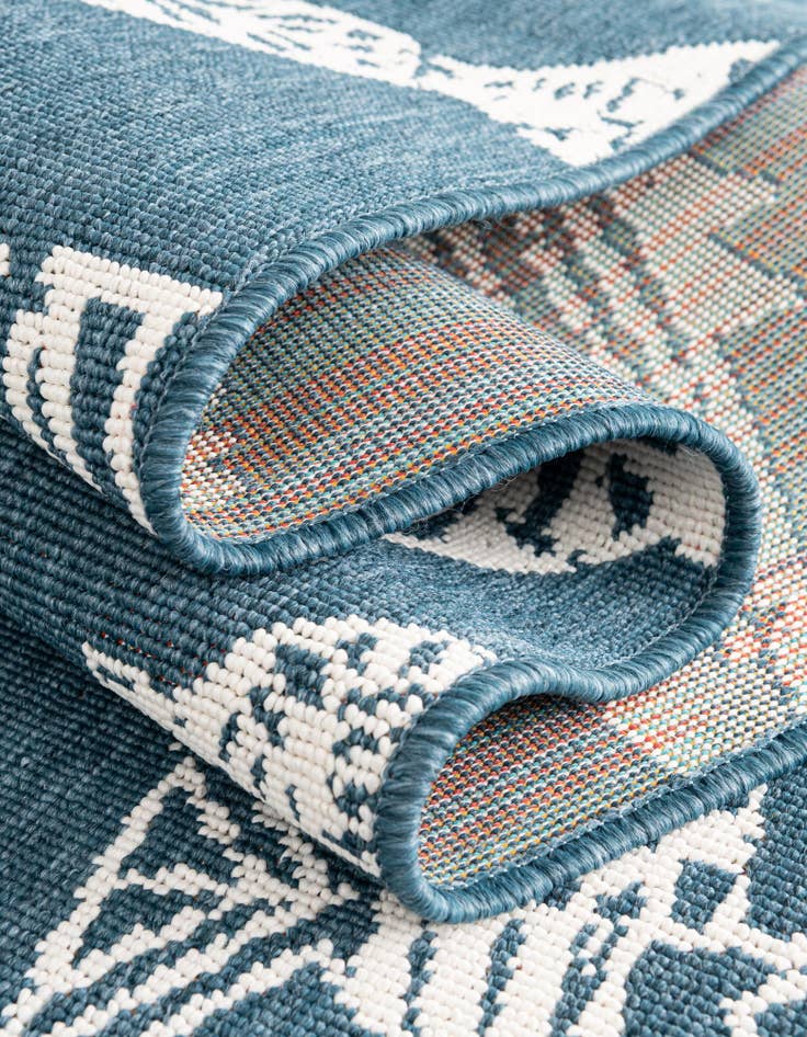 Detail image of  4' x 4'  Washable Coastal Indoor / Outdoor Round Rug