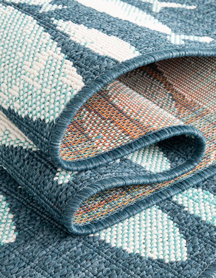 Detail image of  7' x 7'  Washable Coastal Indoor / Outdoor Round Rug