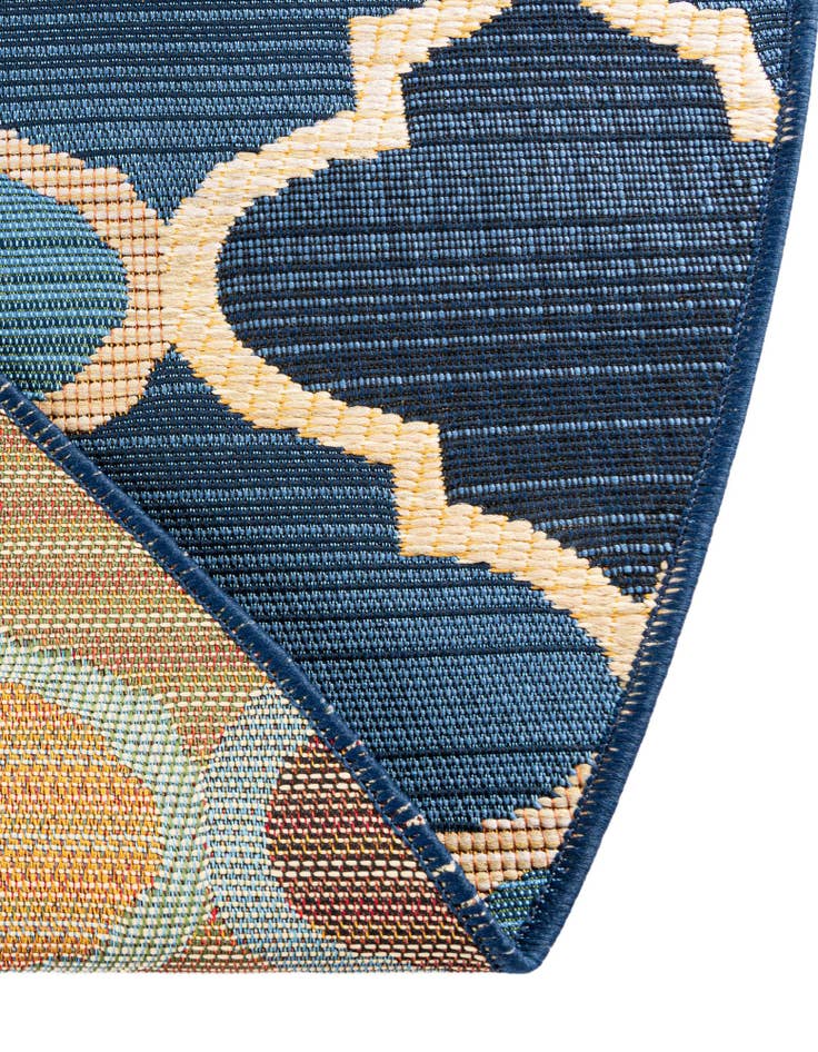 Detail image of  8' x 8'  Washable Lattice Indoor / Outdoor Round Rug