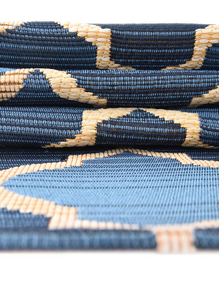 Detail image of  8' x 8'  Washable Lattice Indoor / Outdoor Round Rug