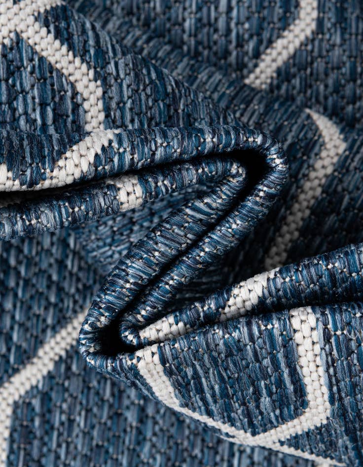 Detail image of  4' x 4'  Washable Lattice Indoor / Outdoor Round Rug